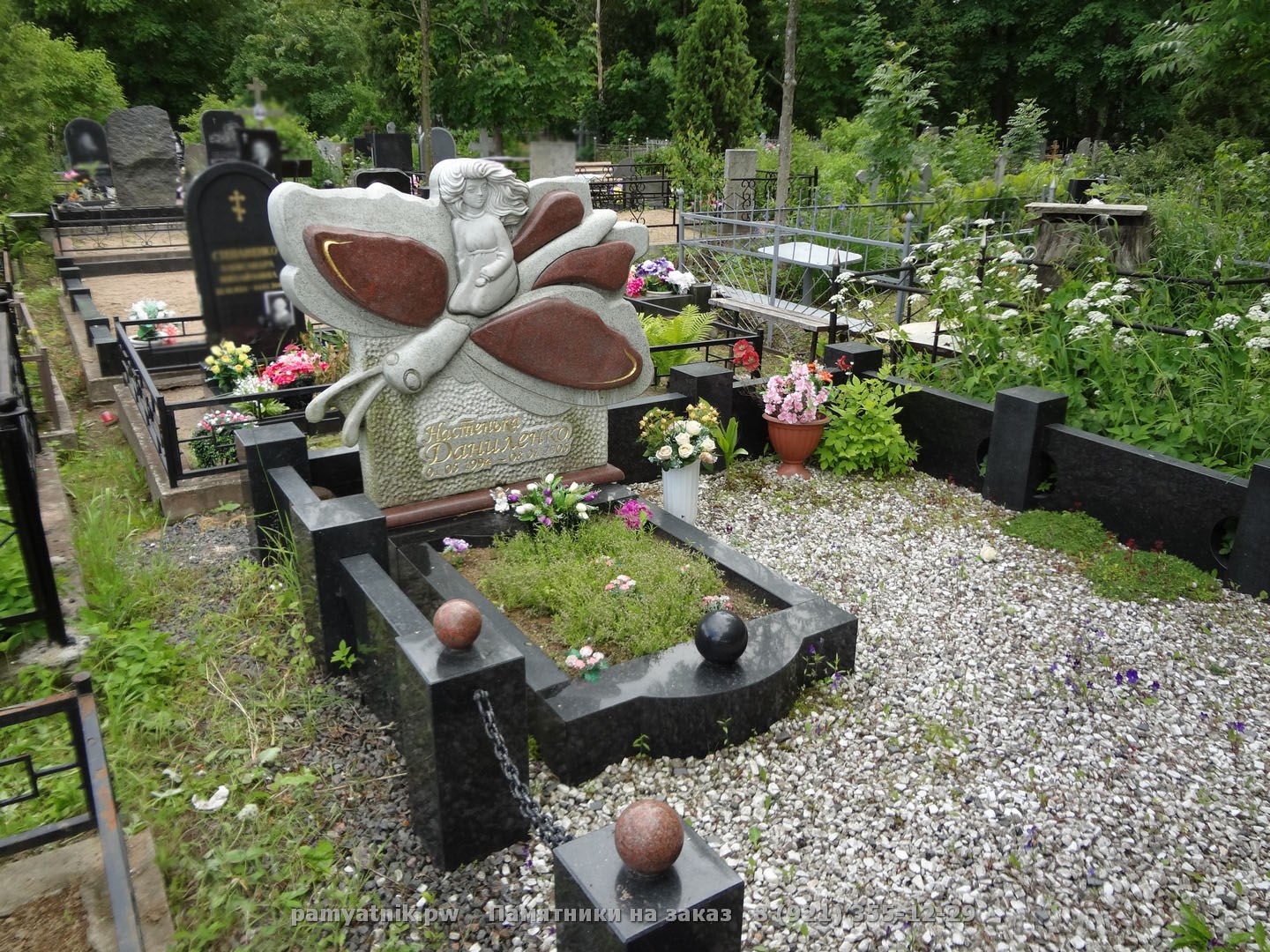 Изготовление уникальных памятников на заказ: по эскизам, с использованием сложных форм